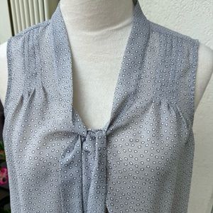 ANN TAYLOR- LOFT- PETITES. Grey and White Sleeveless Top. Tie in front. …